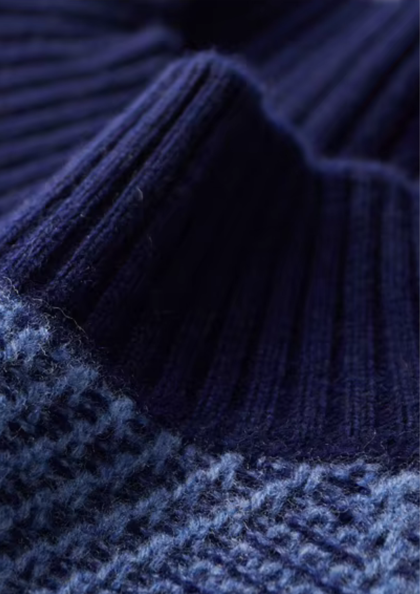 Pure Merino Wool Two Tone Patterned Mockneck