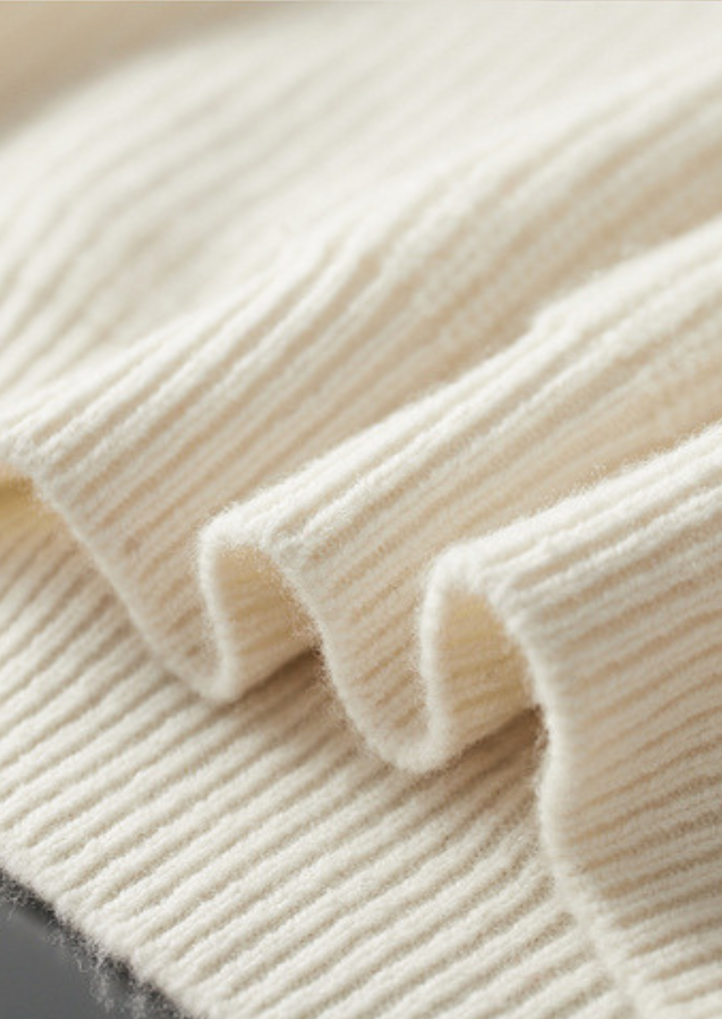 Pure Merino Wool Ribbed Raglan Crewneck
